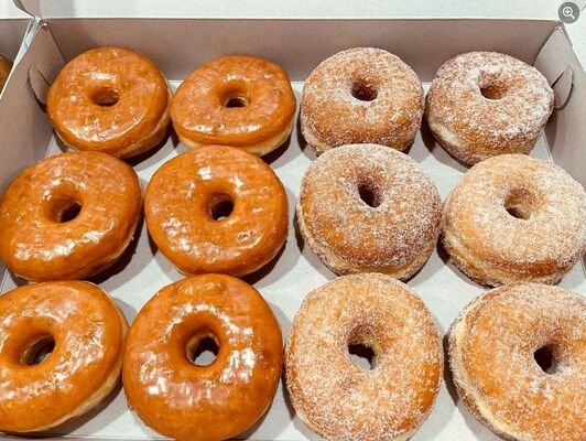 24-Stunden-Selbstbedienungs-Automaten für Kuchen mit automatischem Hebesystem, Ganzstahl-Türrahmen und Antibeschlagglas