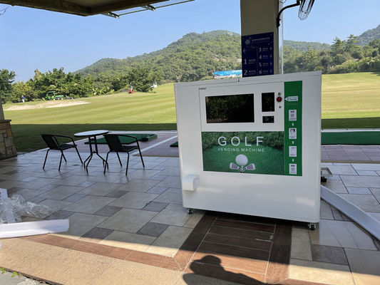 Ball-Zufuhr-Golf Club-Automat der Kapazitäts-10000pcs mit 22 dem Zoll-Anzeigen-Schirm